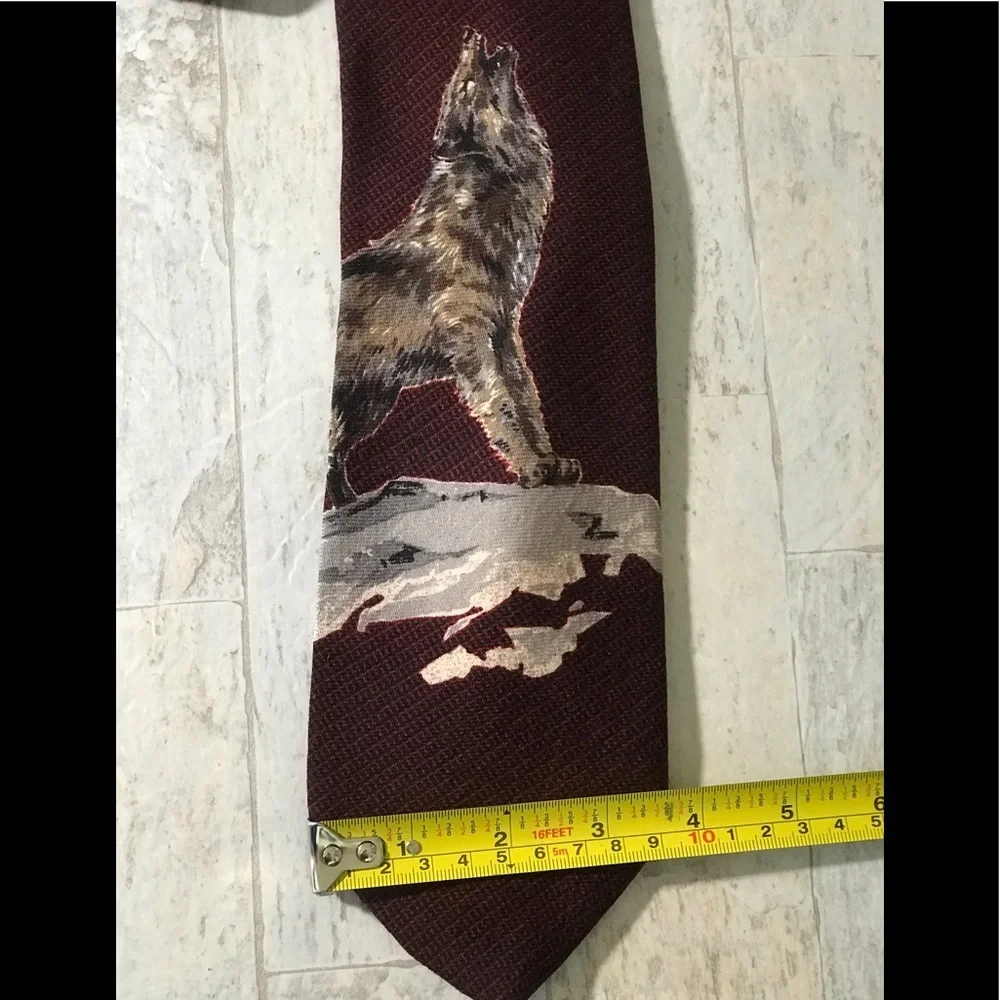 Vintage wool howling at the moon wolf tie